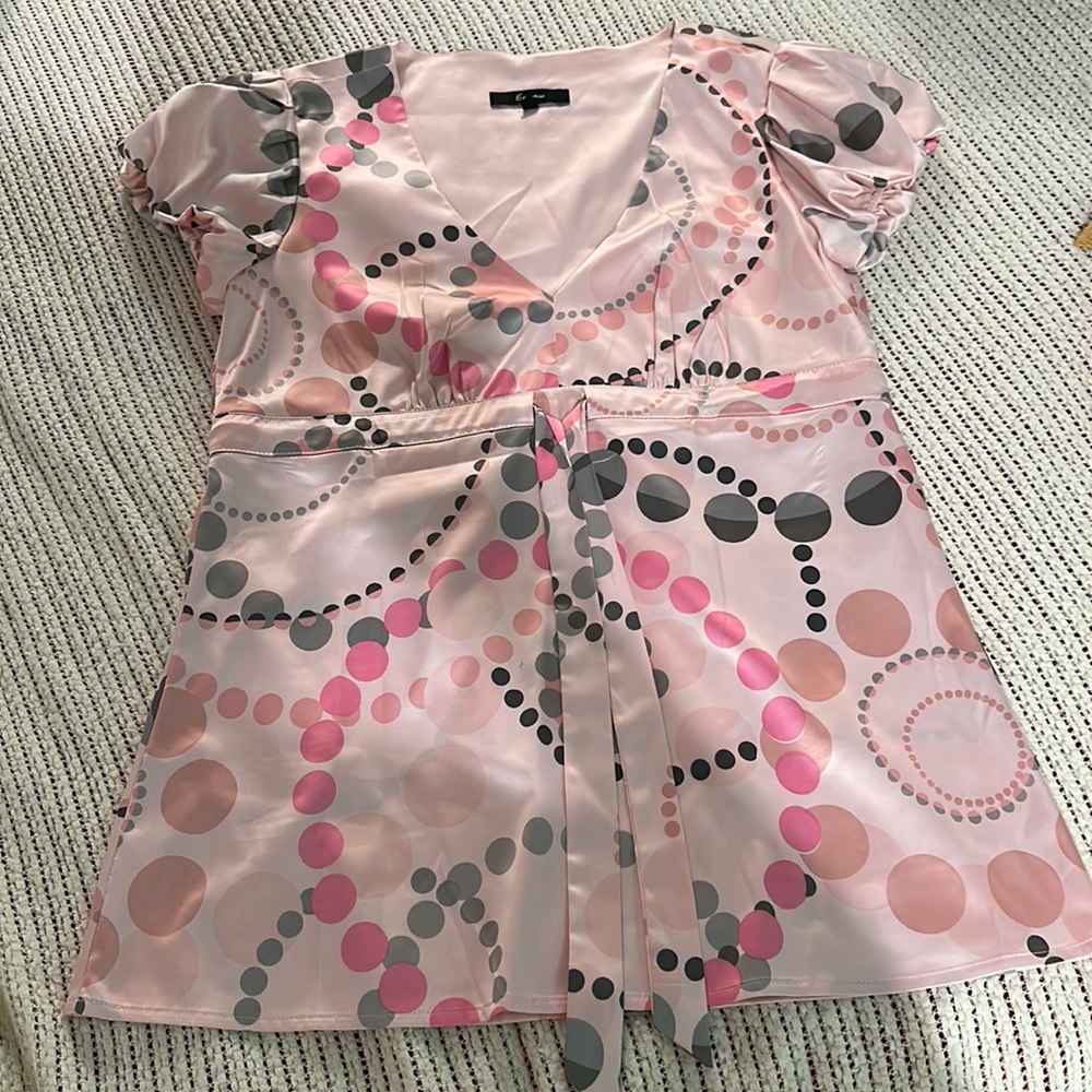 Express Pink grey V-neck with a cinched torso string ties + puffy short sleeve
